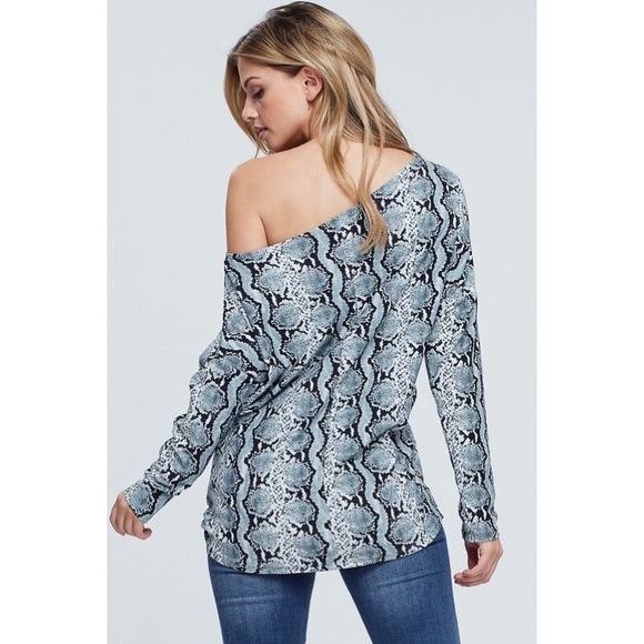💙Snake Skin Print Off Shoulder Top - Picture 2 of 5